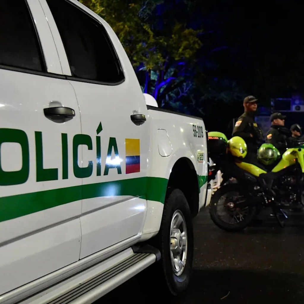 La police vénézuélienne tire de « façon dissuasive » sur des drones autour du palais présidentiel de Caracas La police vénézuélienne tire de « façon dissuasive » sur des drones autour du palais présidentiel de Caracas