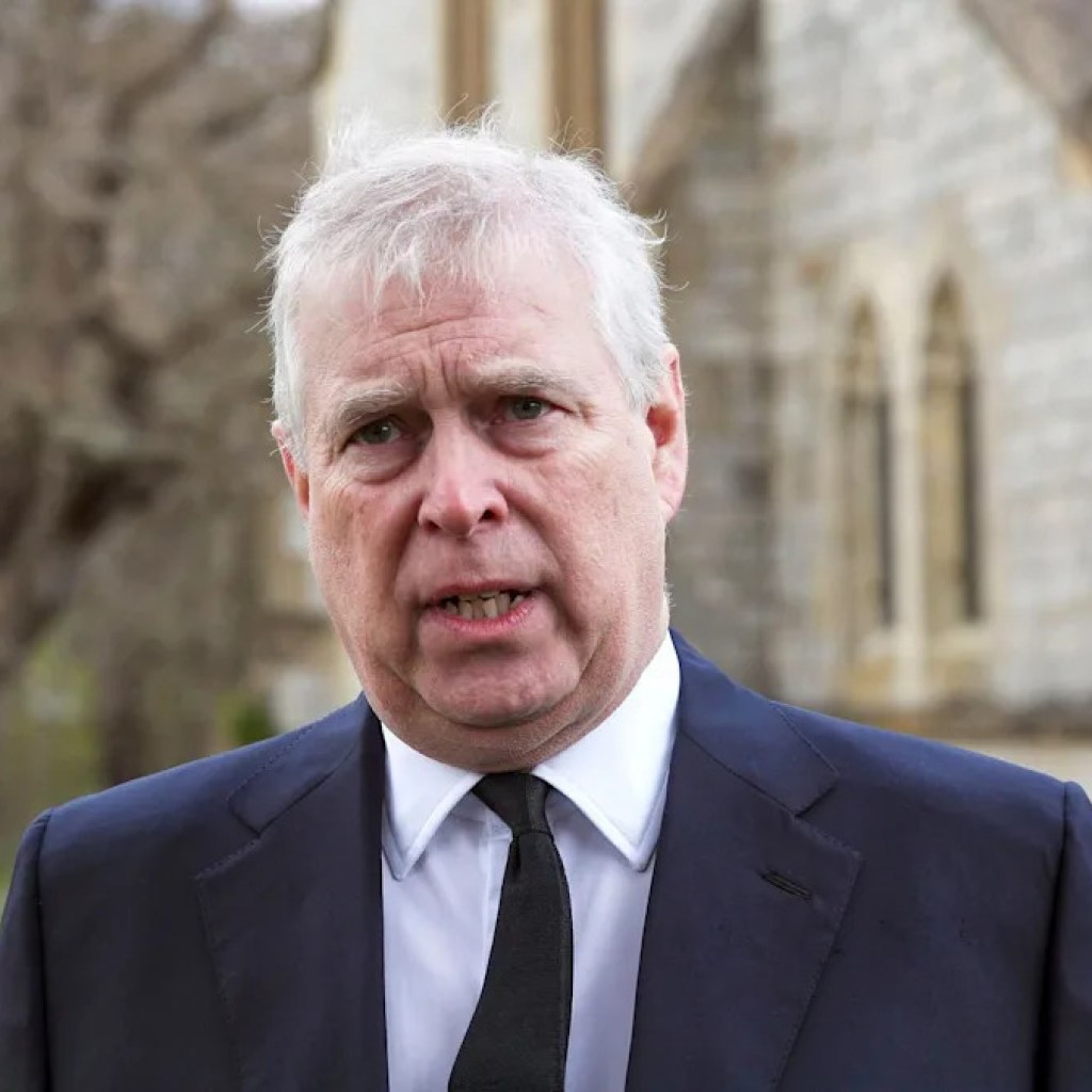 Empêtré dans l’affaire Epstein, le prince Andrew va perdre son titre, voici son nouveau nom Empêtré dans l’affaire Epstein, le prince Andrew va perdre son titre, voici son nouveau nom