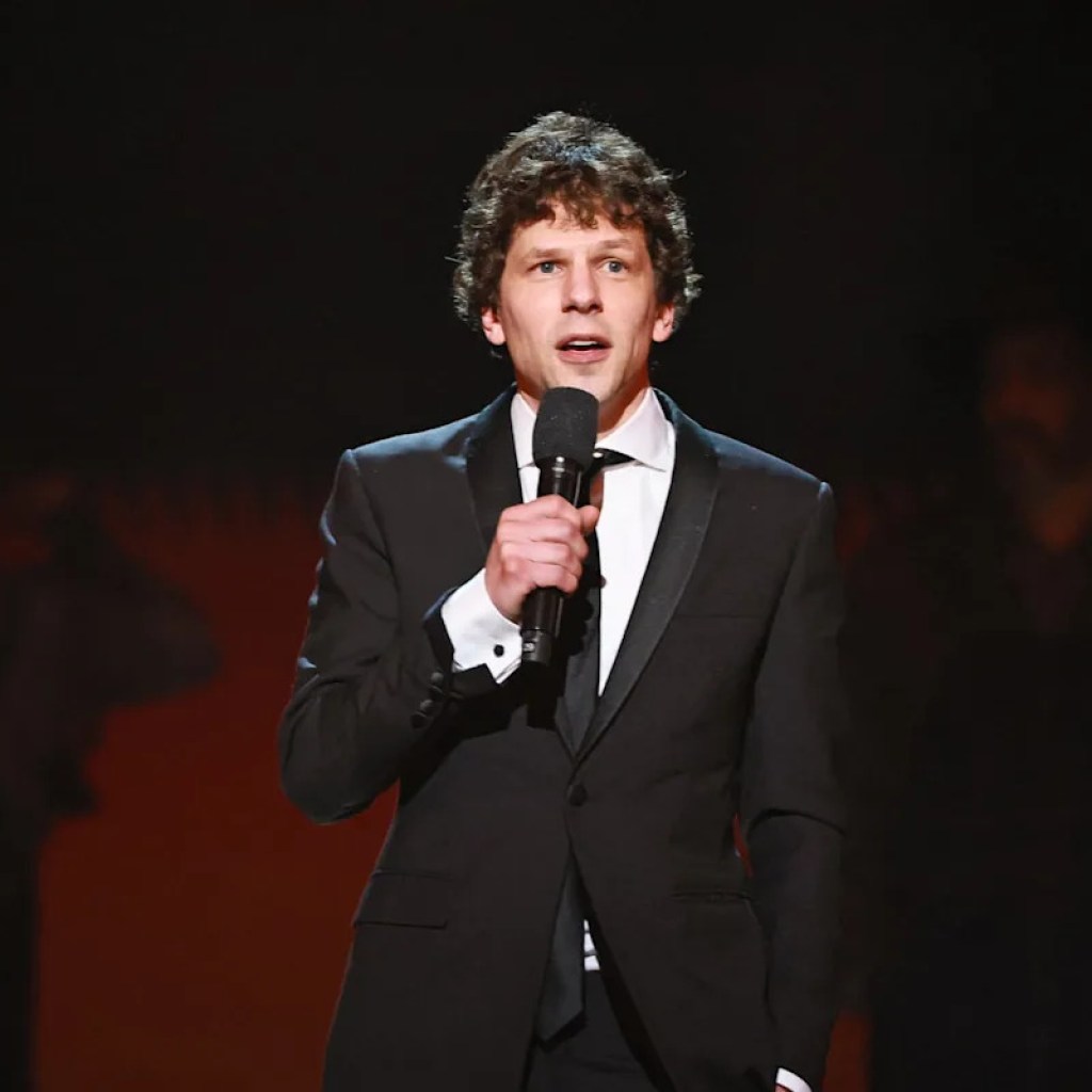 l’acteur Jesse Eisenberg s’apprête à donner un rein à un inconnu l’acteur Jesse Eisenberg s’apprête à donner un rein à un inconnu