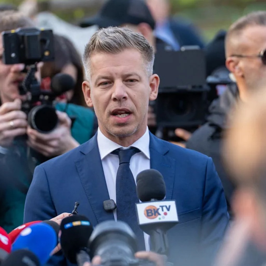 Une « défaite douloureuse » : le Premier Ministre d’extrême droite Viktor Orbán battu en Hongrie face à Péter Magyar Une « défaite douloureuse » : le Premier Ministre d’extrême droite Viktor Orbán battu en Hongrie face à Péter Magyar