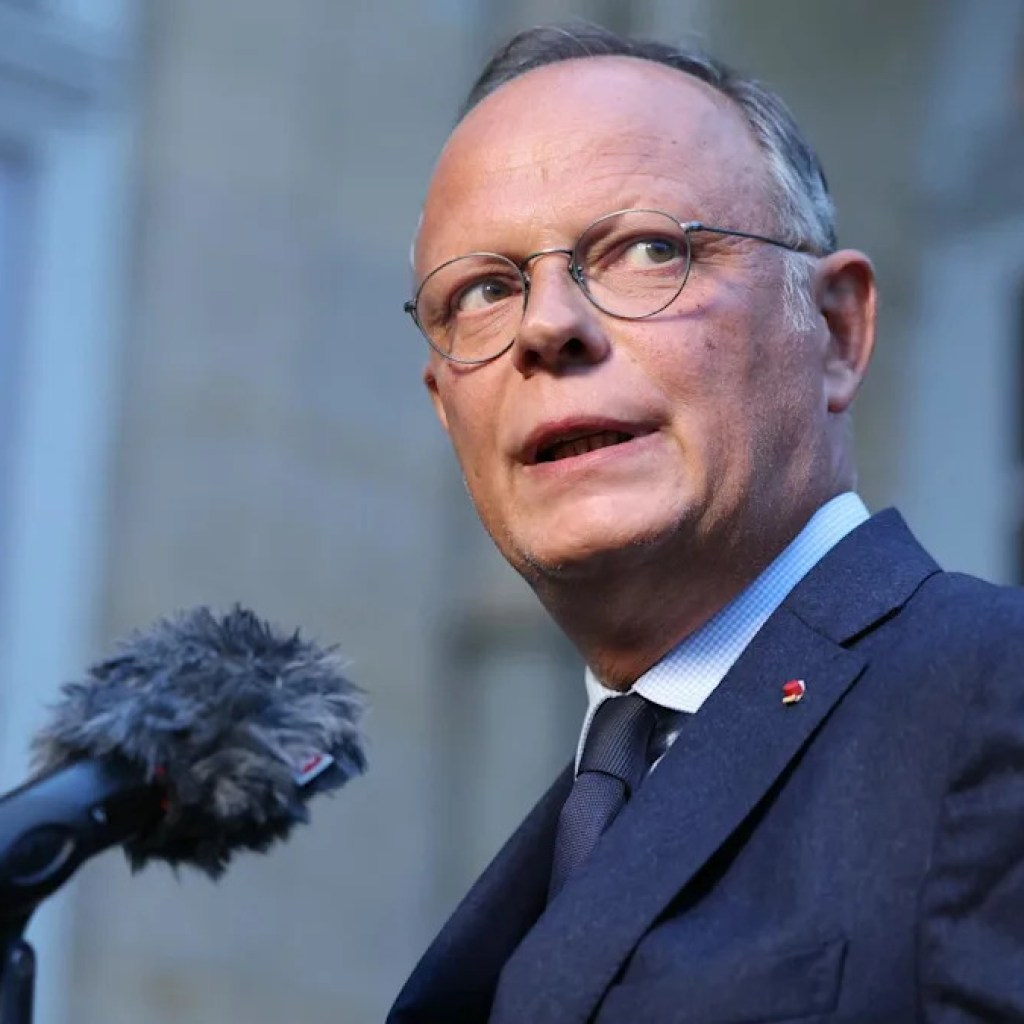 Édouard Philippe appelle Emmanuel Macron à organiser une présidentielle anticipée Édouard Philippe appelle Emmanuel Macron à organiser une présidentielle anticipée