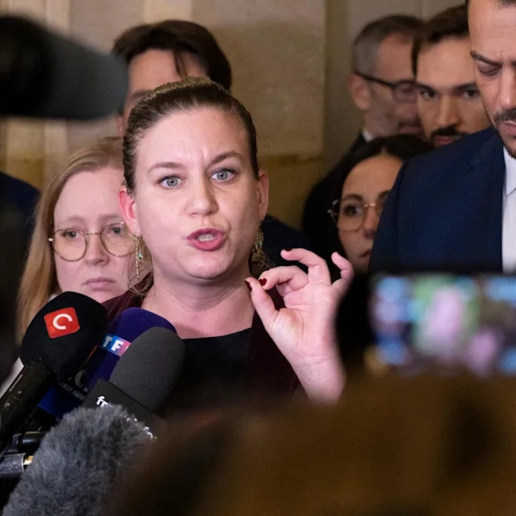 Après le vote sur la Sécu, Les Républicains et le PS pris en étau entre le RN et LFI Après le vote sur la Sécu, Les Républicains et le PS pris en étau entre le RN et LFI