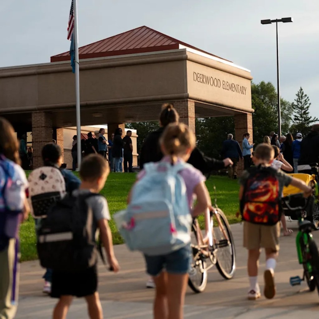 « Les élèves en tirent des enseignements chaque jour »: le Texas autorisé à imposer l’affichage des Dix commandements dans les écoles publiques « Les élèves en tirent des enseignements chaque jour »: le Texas autorisé à imposer l’affichage des Dix commandements dans les écoles publiques