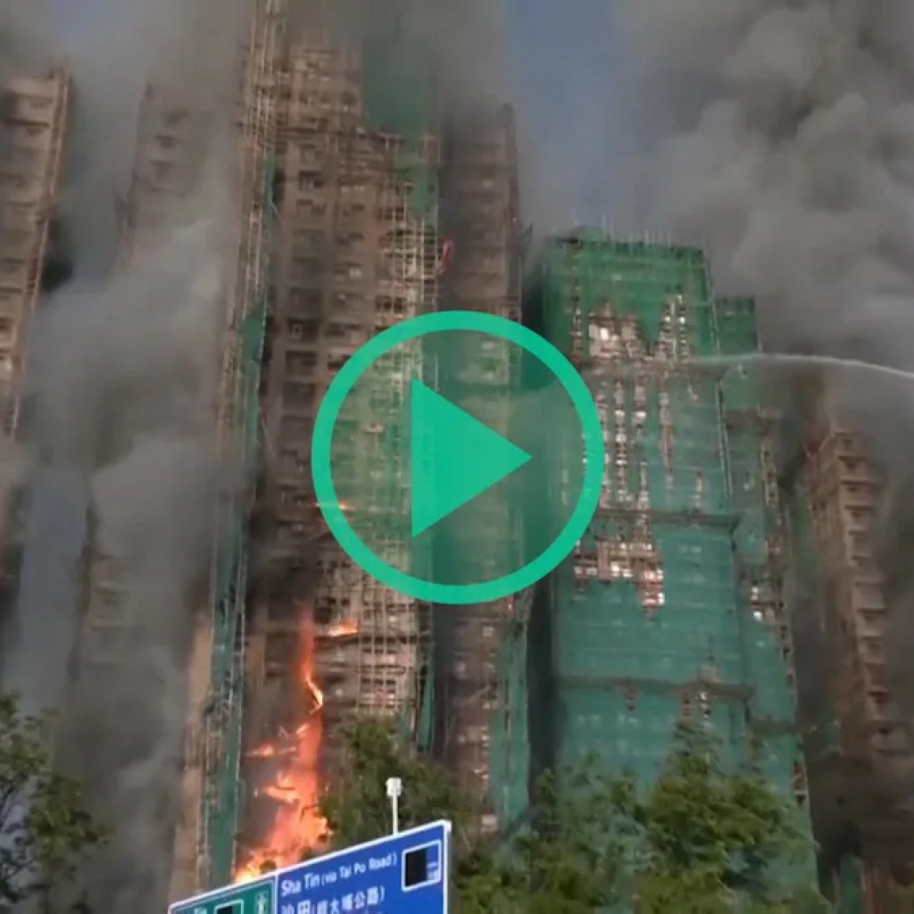 À Hong Kong, l’incendie dévastateur des immeubles provoque la désolation et la colère des victimes À Hong Kong, l’incendie dévastateur des immeubles provoque la désolation et la colère des victimes