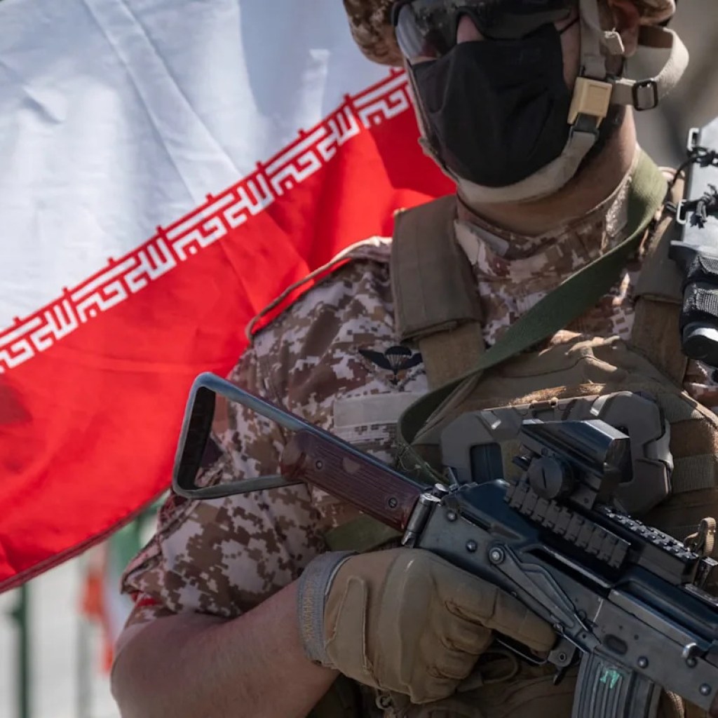 Guerre au Moyen-Orient: les Gardiens de la Révolution iraniens affirment avoir abattu un drone américain dans leur espace aérien Guerre au Moyen-Orient: les Gardiens de la Révolution iraniens affirment avoir abattu un drone américain dans leur espace aérien