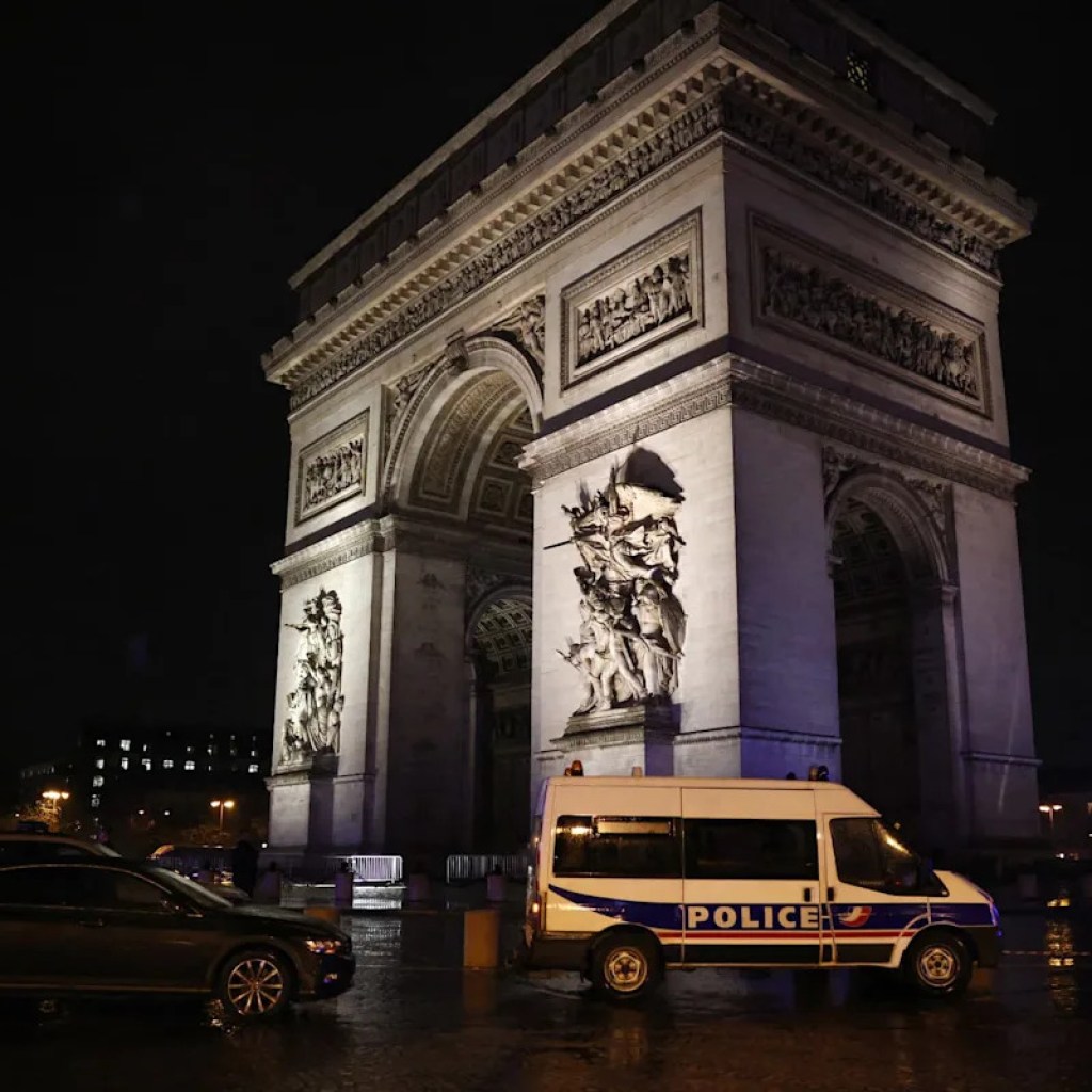 Connu de la justice, sorti de détention en décembre 2025… Qui est l’homme qui a agressé un gendarme à l’Arc de Triomphe avant d’être tué? Connu de la justice, sorti de détention en décembre 2025… Qui est l’homme qui a agressé un gendarme à l’Arc de Triomphe avant d’être tué?