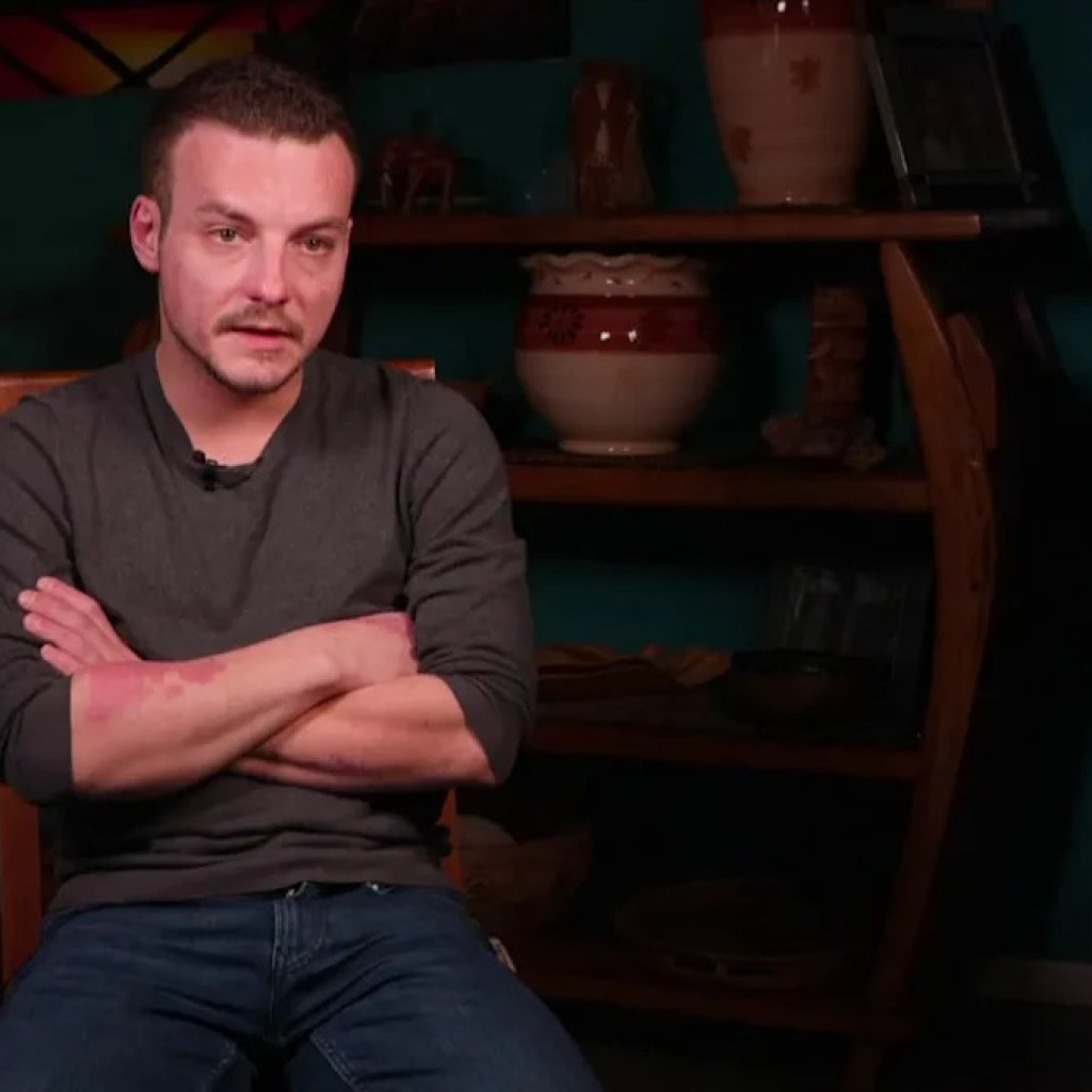 TEMOIGNAGE BFMTV. Crans-Montana: Gaëtan T. salarié du bar le Constellation et blessé dans l’incendie dénonce le « bric à brac » de l’établissement TEMOIGNAGE BFMTV. Crans-Montana: Gaëtan T. salarié du bar le Constellation et blessé dans l’incendie dénonce le « bric à brac » de l’établissement