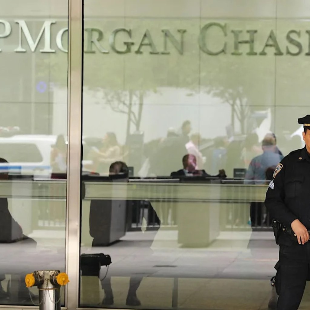 Le patron de JPMorgan avait clos ses comptes après l’assaut du Capitole, Trump lui réclame 5 milliards de dollars Le patron de JPMorgan avait clos ses comptes après l’assaut du Capitole, Trump lui réclame 5 milliards de dollars