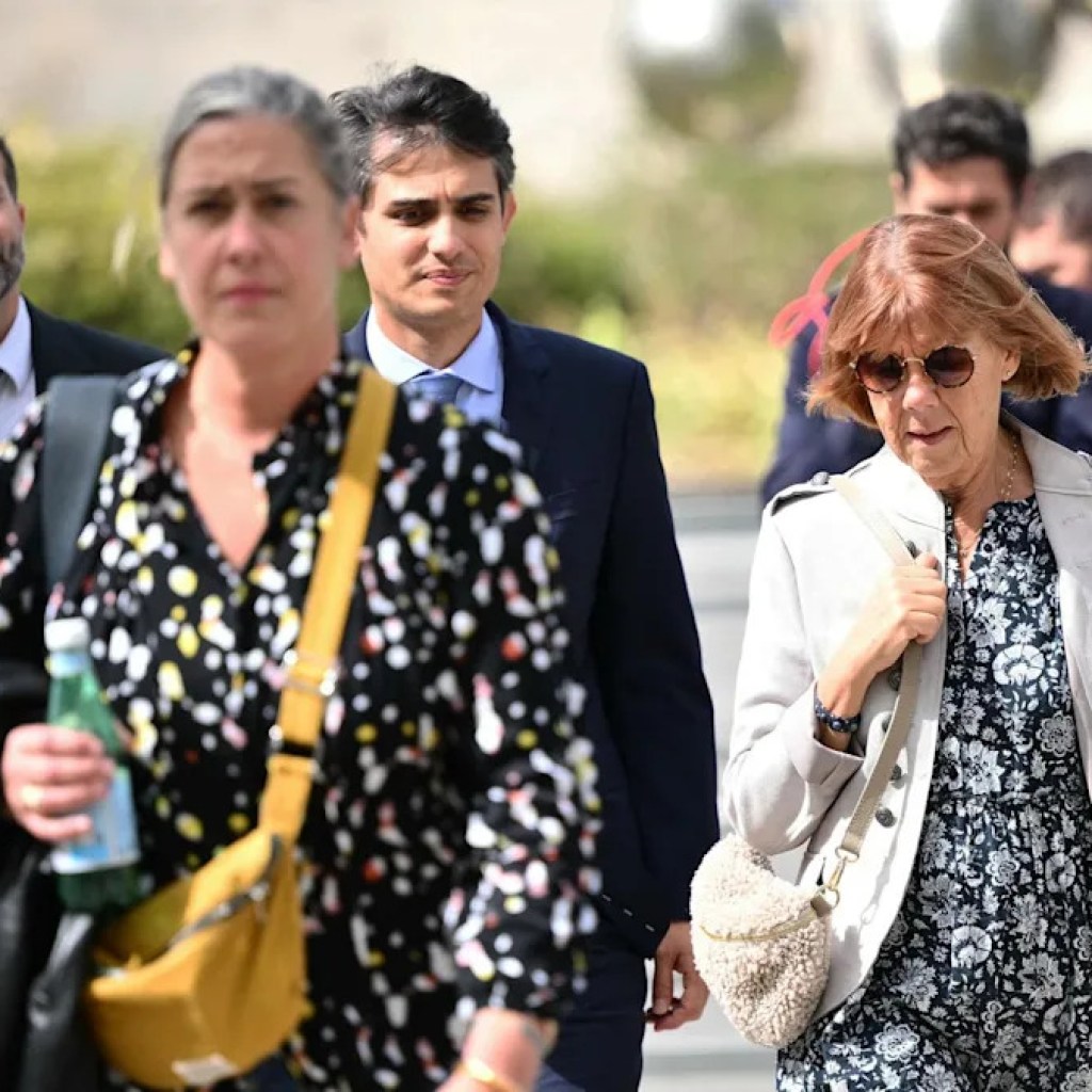 Depuis le procès des viols de Mazan, la relation ambivalente entre Gisèle Pelicot et sa fille Caroline Darian Depuis le procès des viols de Mazan, la relation ambivalente entre Gisèle Pelicot et sa fille Caroline Darian