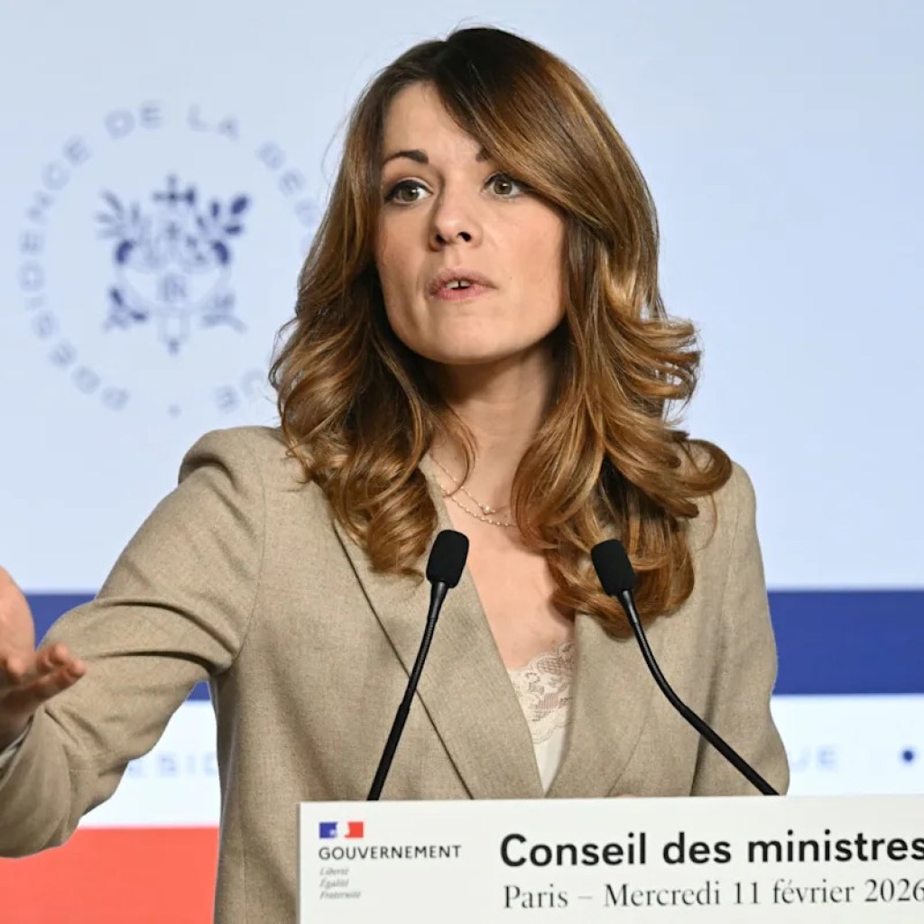 Affaire Epstein: le gouvernement espère que « toute la lumière soit faite » et « encourage les victimes à parler » Affaire Epstein: le gouvernement espère que « toute la lumière soit faite » et « encourage les victimes à parler »