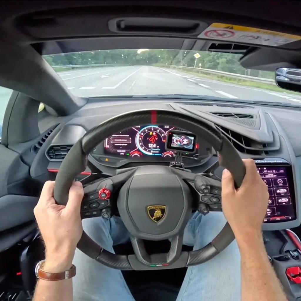 Ces influenceurs qui roulent à 370 km/h face caméra sur les autoroutes allemandes Ces influenceurs qui roulent à 370 km/h face caméra sur les autoroutes allemandes