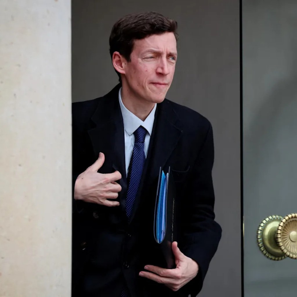 Le ministre de l’Éducation nationale annonce vouloir créer un poste de « défenseur des droits des enfants » Le ministre de l’Éducation nationale annonce vouloir créer un poste de « défenseur des droits des enfants »