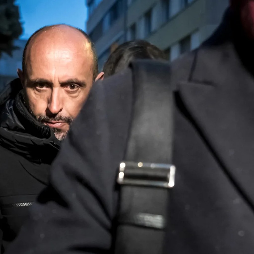 Incendie de Crans-Montana: Jacques Moretti, propriétaire du bar Le Constellation, a quitté la prison de Sion Incendie de Crans-Montana: Jacques Moretti, propriétaire du bar Le Constellation, a quitté la prison de Sion