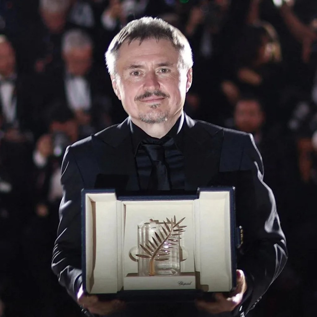 Cannes : “Fjord” du Roumain Cristian Mungiu, Palme d’or d’un palmarès “engagé” et “eurocentré” Cannes : “Fjord” du Roumain Cristian Mungiu, Palme d’or d’un palmarès “engagé” et “eurocentré”