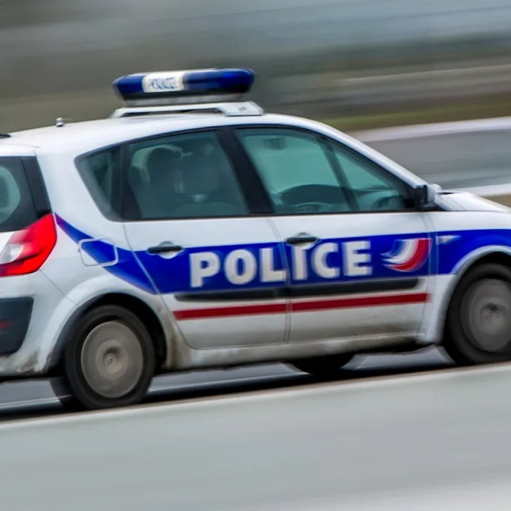 Deux jeunes femmes mises en examen après avoir violemment agressé une nonagénaire pour lui voler son sac à Vichy Deux jeunes femmes mises en examen après avoir violemment agressé une nonagénaire pour lui voler son sac à Vichy