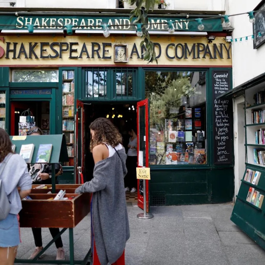 À Paris, la librairie centenaire Shakespeare and Company plus moderne que jamais À Paris, la librairie centenaire Shakespeare and Company plus moderne que jamais