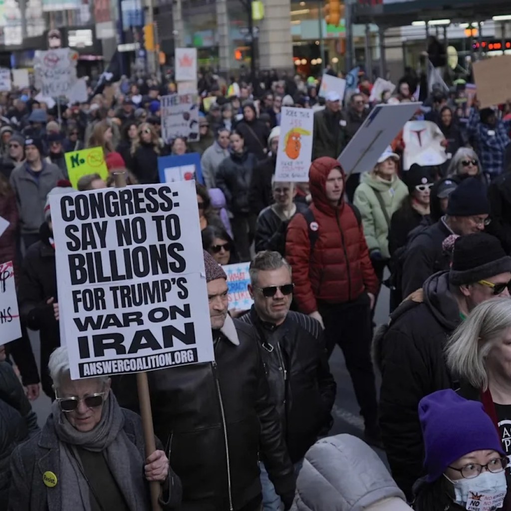 « Pas de rois, pas d’ICE, pas de guerre »: des millions d’Américains dans la rue pour manifester contre Donald Trump « Pas de rois, pas d’ICE, pas de guerre »: des millions d’Américains dans la rue pour manifester contre Donald Trump