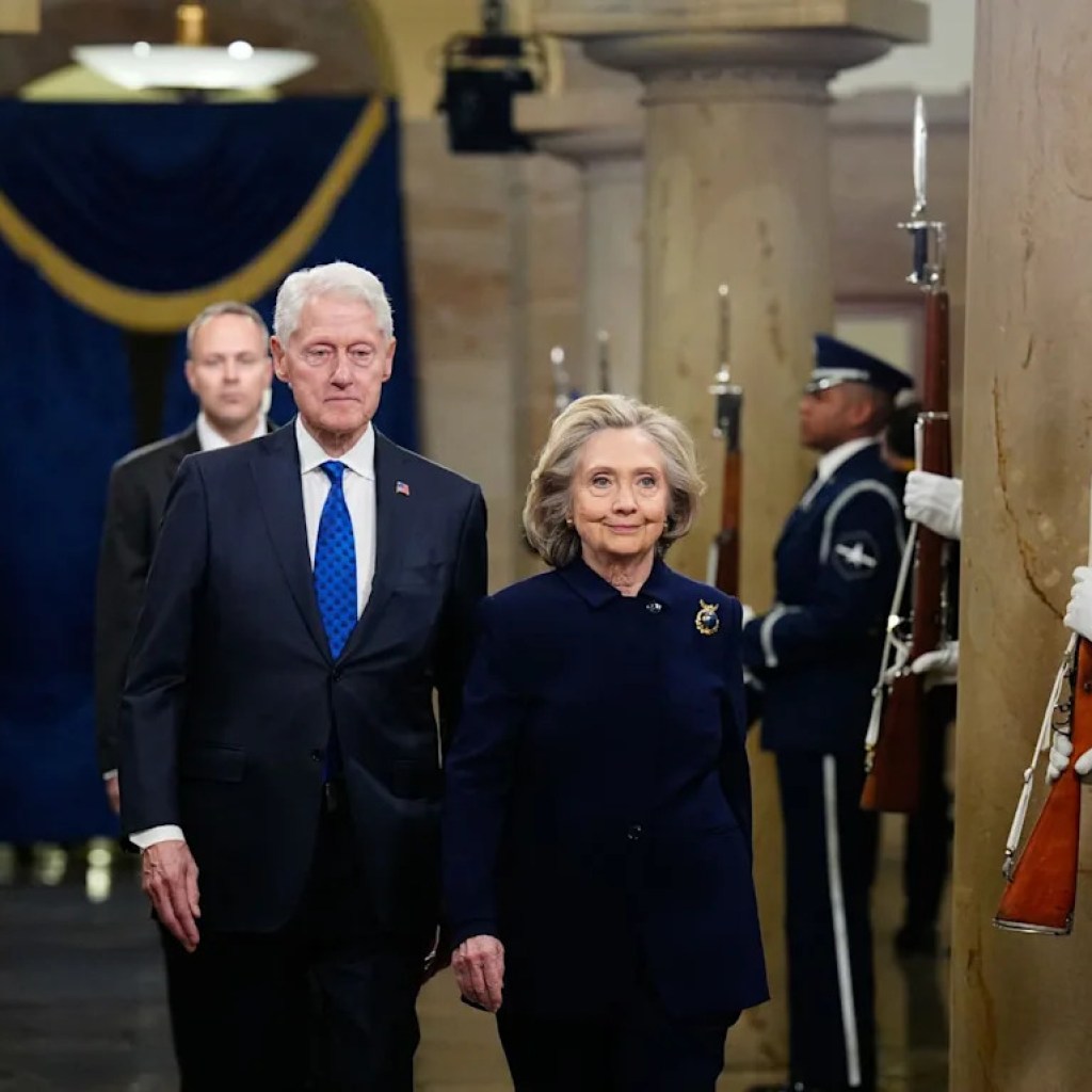 « Un deux poids, deux mesures »: l’audition des Clinton dans l’affaire Epstein peut-elle mener à une convocation de Donald Trump? « Un deux poids, deux mesures »: l’audition des Clinton dans l’affaire Epstein peut-elle mener à une convocation de Donald Trump?