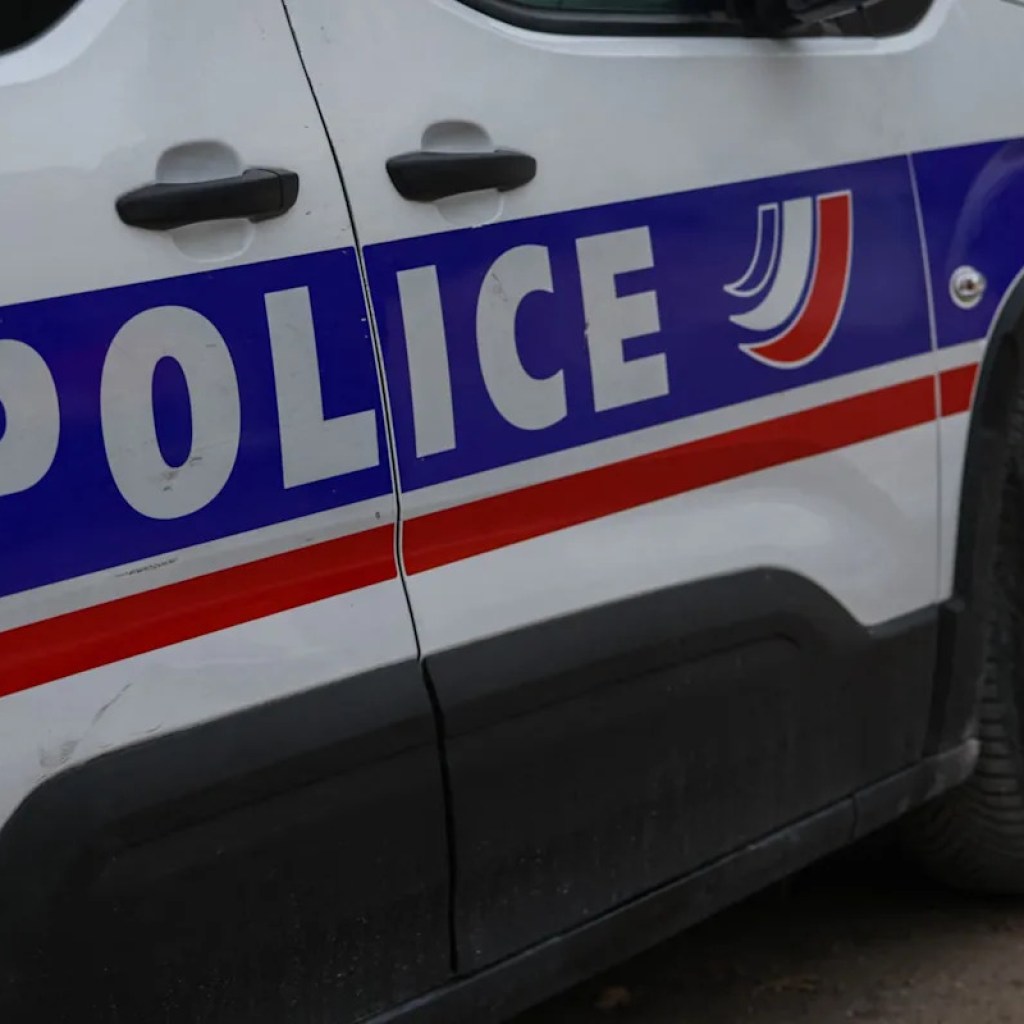 Un conducteur sous l’emprise de protoxyde d’azote percute deux voitures à un feu rouge à Nanterre, un mort et plusieurs blessés Un conducteur sous l’emprise de protoxyde d’azote percute deux voitures à un feu rouge à Nanterre, un mort et plusieurs blessés