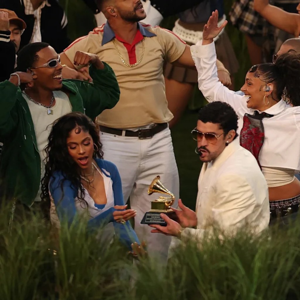 Bad Bunny remet son Grammy Award à l’Equatorien de 5 ans détenu par l’ICE ? C’est faux Bad Bunny remet son Grammy Award à l’Equatorien de 5 ans détenu par l’ICE ? C’est faux