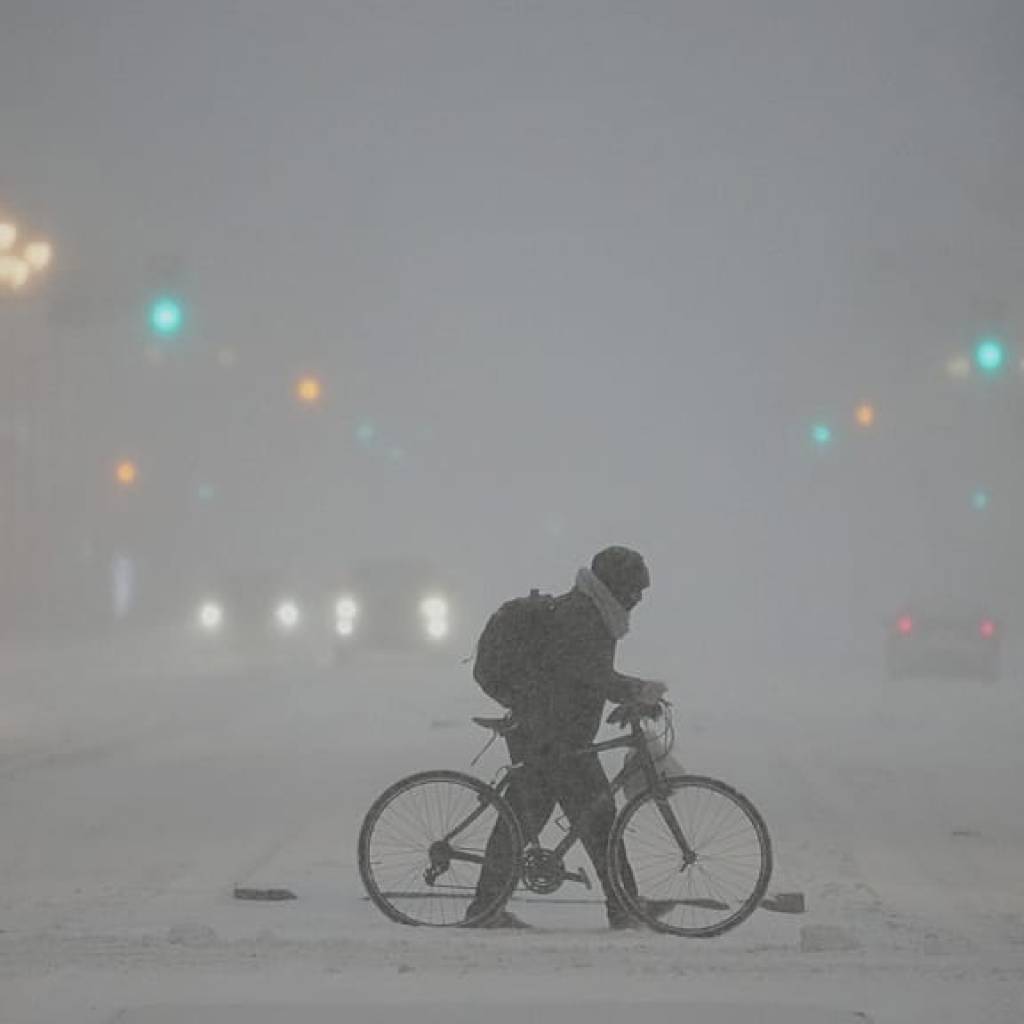 USA : une tempête hivernale massive, 600 000 foyers dans le noir, plus de 10 000 vols annulés USA : une tempête hivernale massive, 600 000 foyers dans le noir, plus de 10 000 vols annulés
