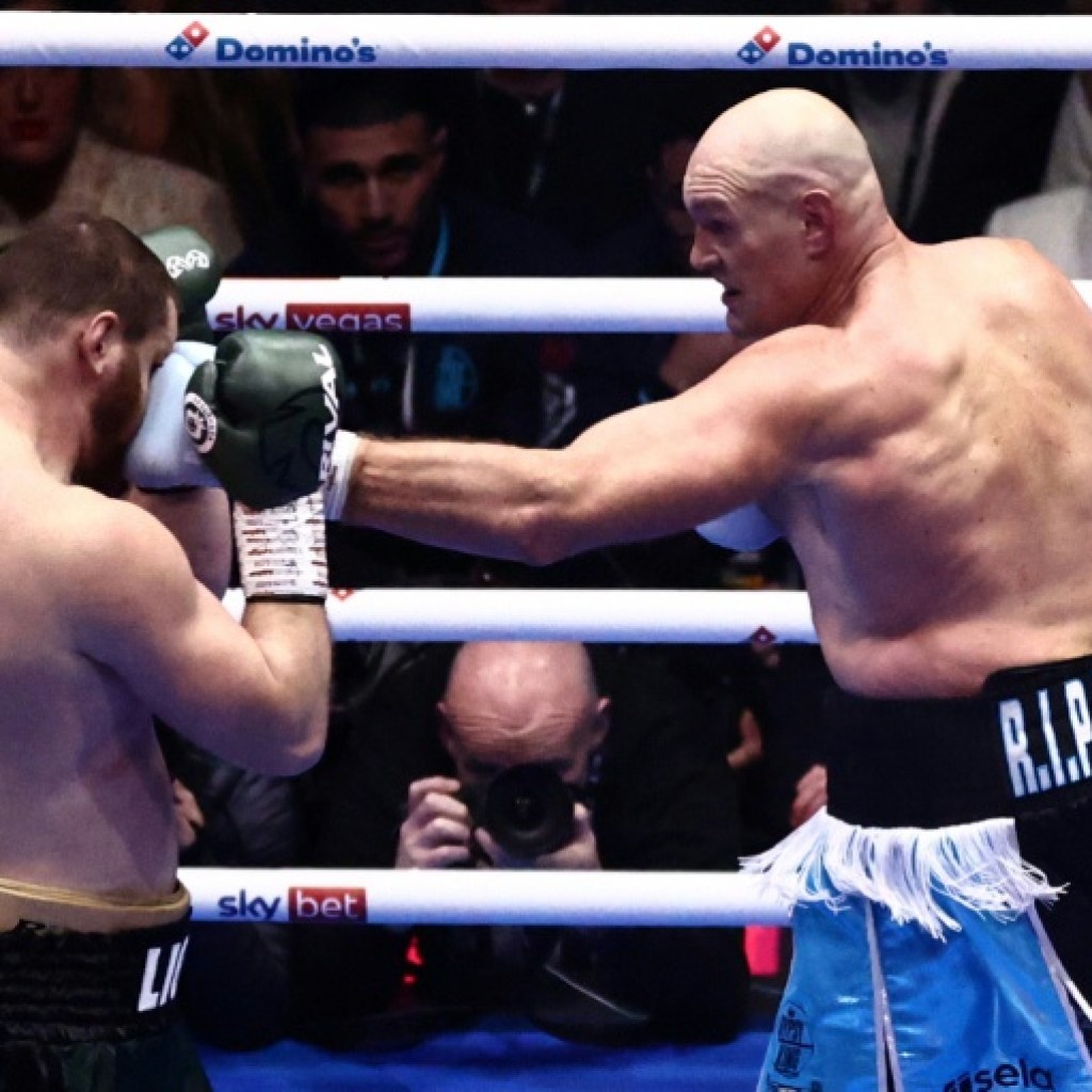 Boxe: Fury réussit son retour et défie Joshua Boxe: Fury réussit son retour et défie Joshua