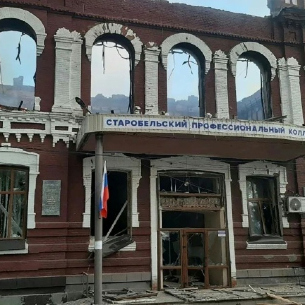 Ukraine : frappe mortelle sur un lycée en zonée occupée, Kiev dément avoir visé des civils Ukraine : frappe mortelle sur un lycée en zonée occupée, Kiev dément avoir visé des civils