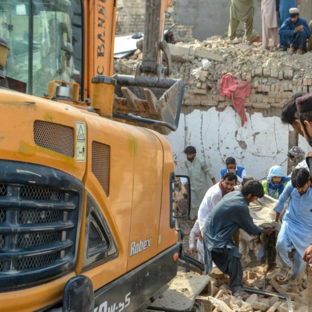 Pakistan: 12 policiers tués dans un attentat contre un poste de contrôle Pakistan: 12 policiers tués dans un attentat contre un poste de contrôle