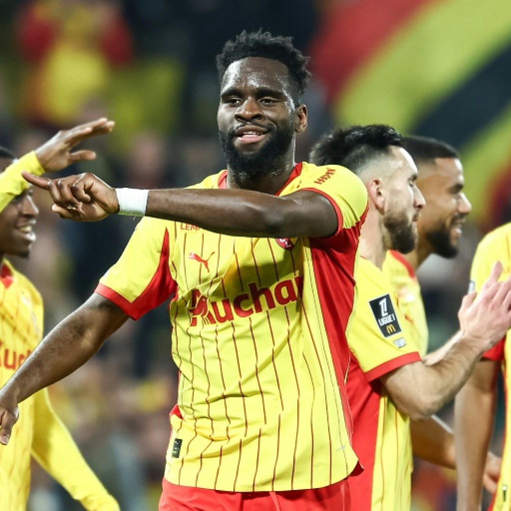 Ligue 1: Lens écrase Angers et reprend la tête Ligue 1: Lens écrase Angers et reprend la tête
