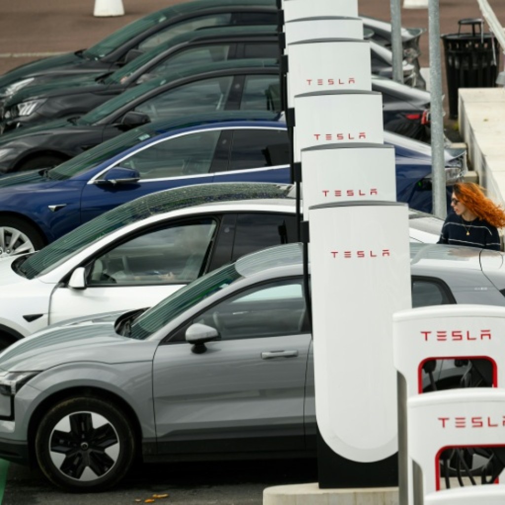 Les voitures électriques décollent en France, mais le marché automobile reste en berne Les voitures électriques décollent en France, mais le marché automobile reste en berne