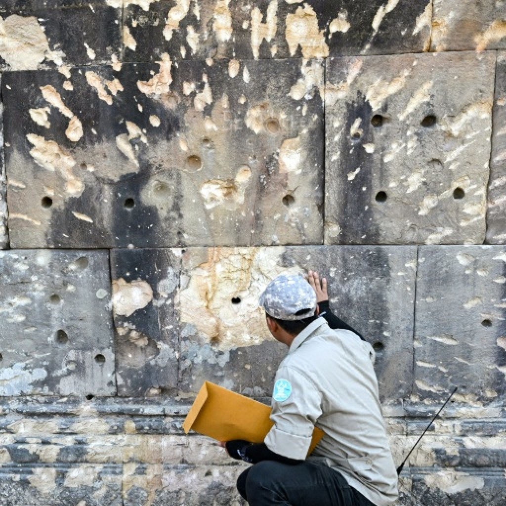Cambodge : les stigmates de récents combats constellent les murs millénaires du temple de Preah Vihear Cambodge : les stigmates de récents combats constellent les murs millénaires du temple de Preah Vihear