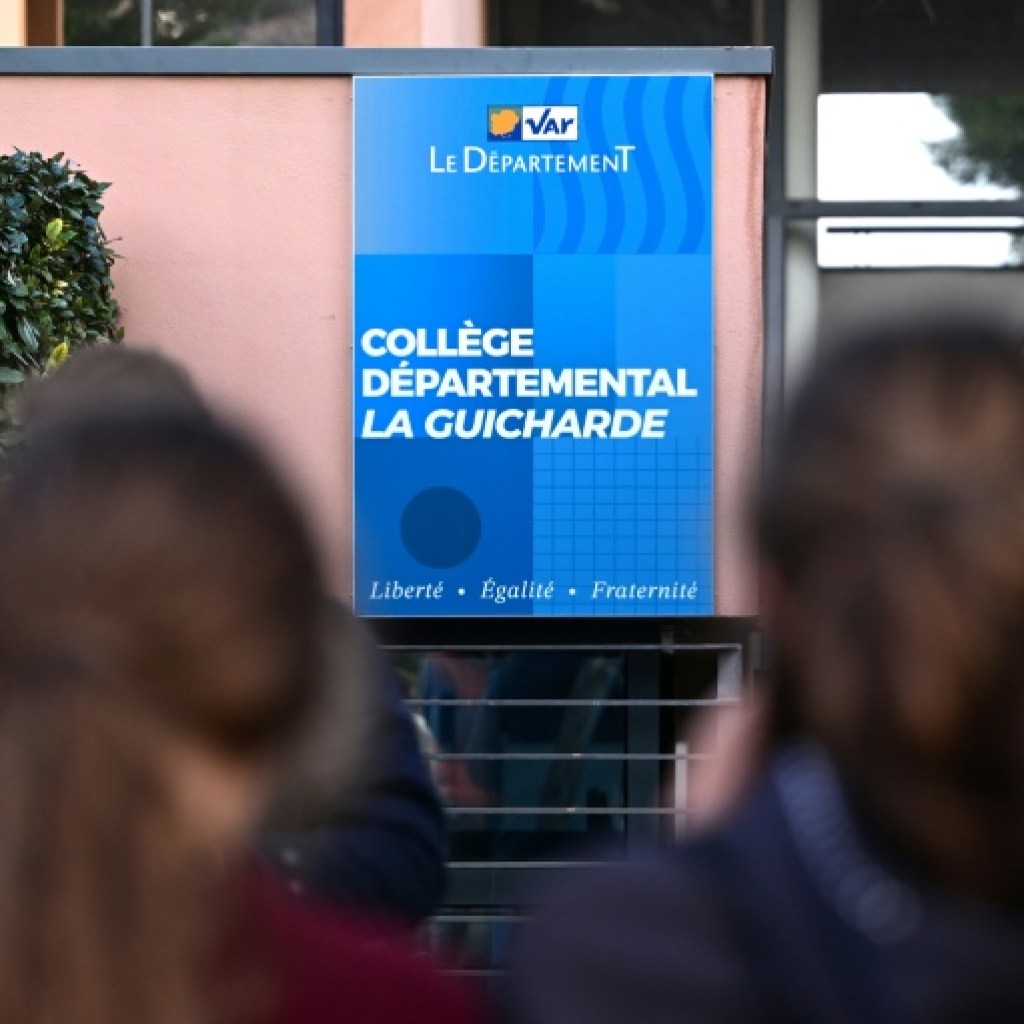 Enseignante poignardée à Sanary: son état s' »améliore progressivement », selon le ministre de l’Education Enseignante poignardée à Sanary: son état s' »améliore progressivement », selon le ministre de l’Education