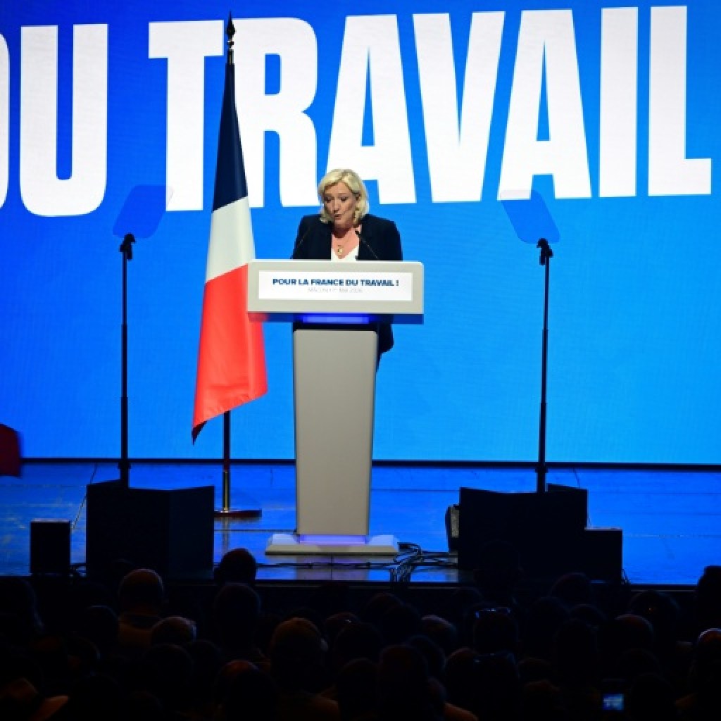 Le Pen réaffirme la « voie médiane » du RN sur l’économie, après ses dissonances avec Bardella Le Pen réaffirme la « voie médiane » du RN sur l’économie, après ses dissonances avec Bardella