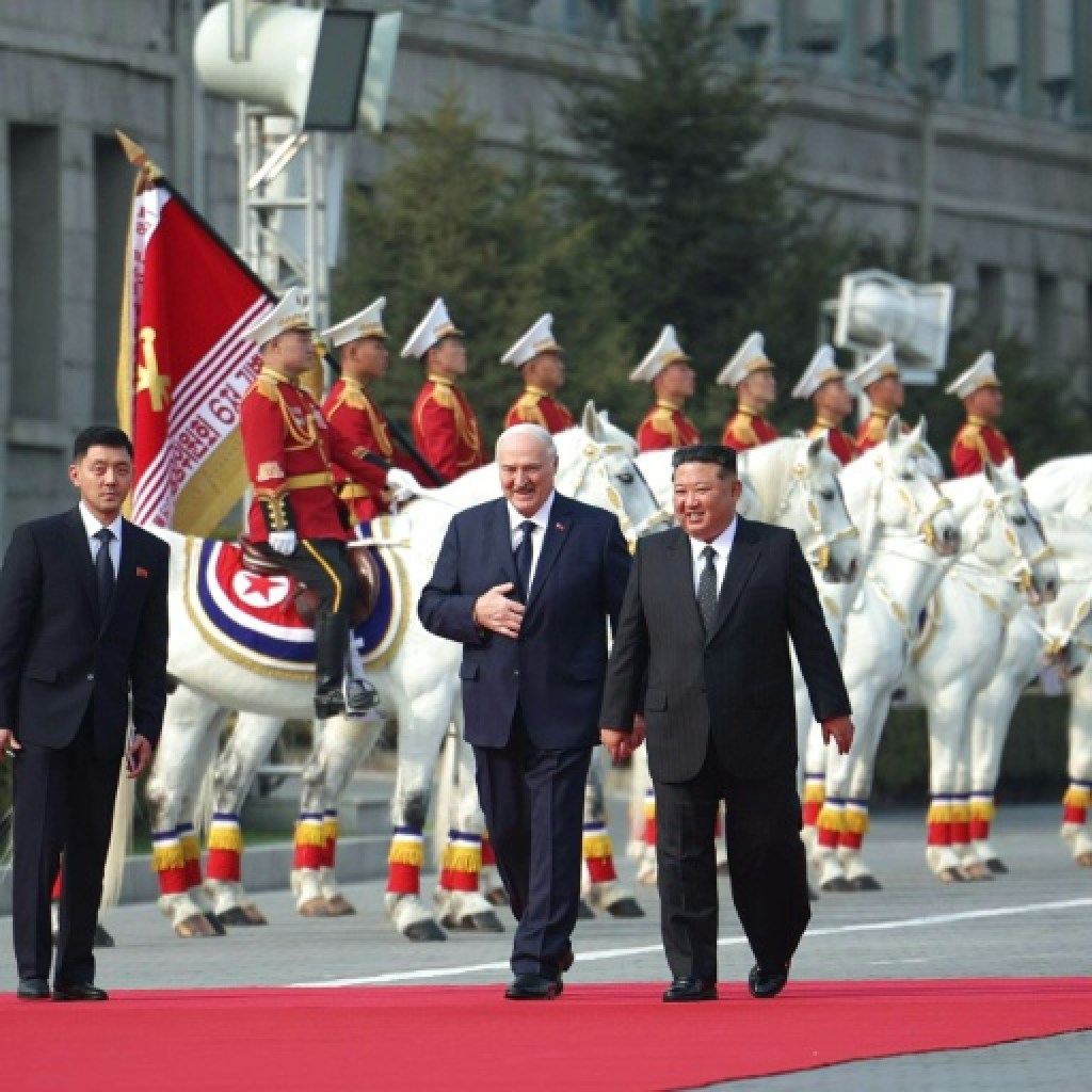 Le président bélarusse reçu en Corée du Nord par Kim Jong Un Le président bélarusse reçu en Corée du Nord par Kim Jong Un