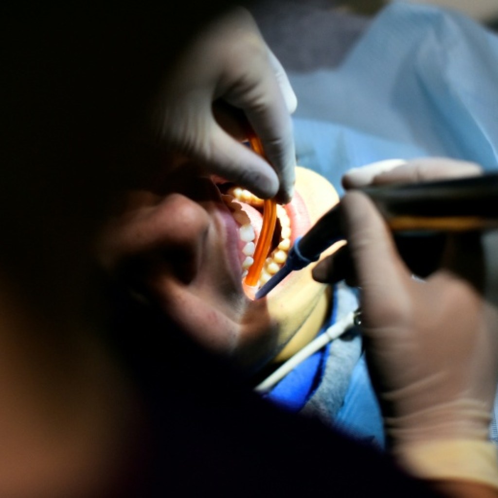 « Arracher, implanter, facturer! »: un dentiste condamné à six ans pour des mutilations « Arracher, implanter, facturer! »: un dentiste condamné à six ans pour des mutilations