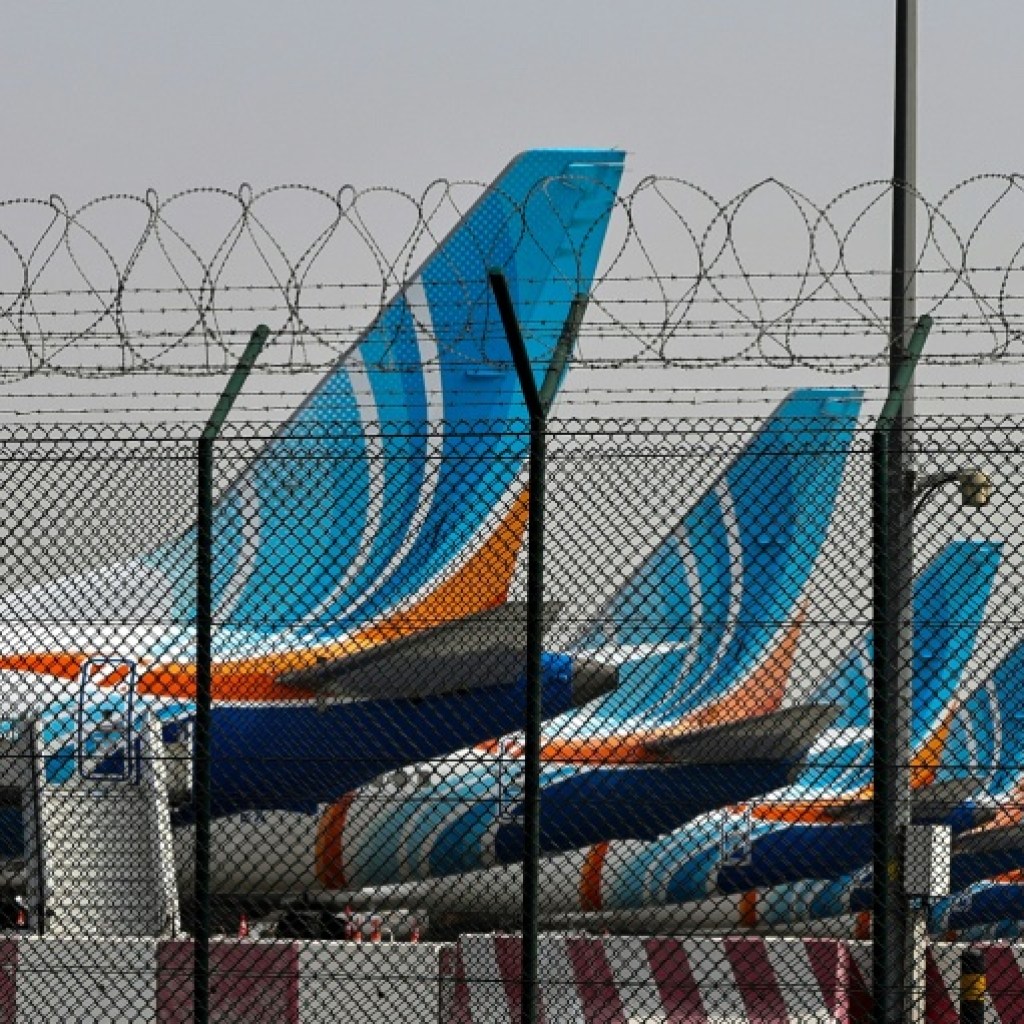 A l’abri des missiles, des touristes à Dubaï attendent leur vol retour A l’abri des missiles, des touristes à Dubaï attendent leur vol retour