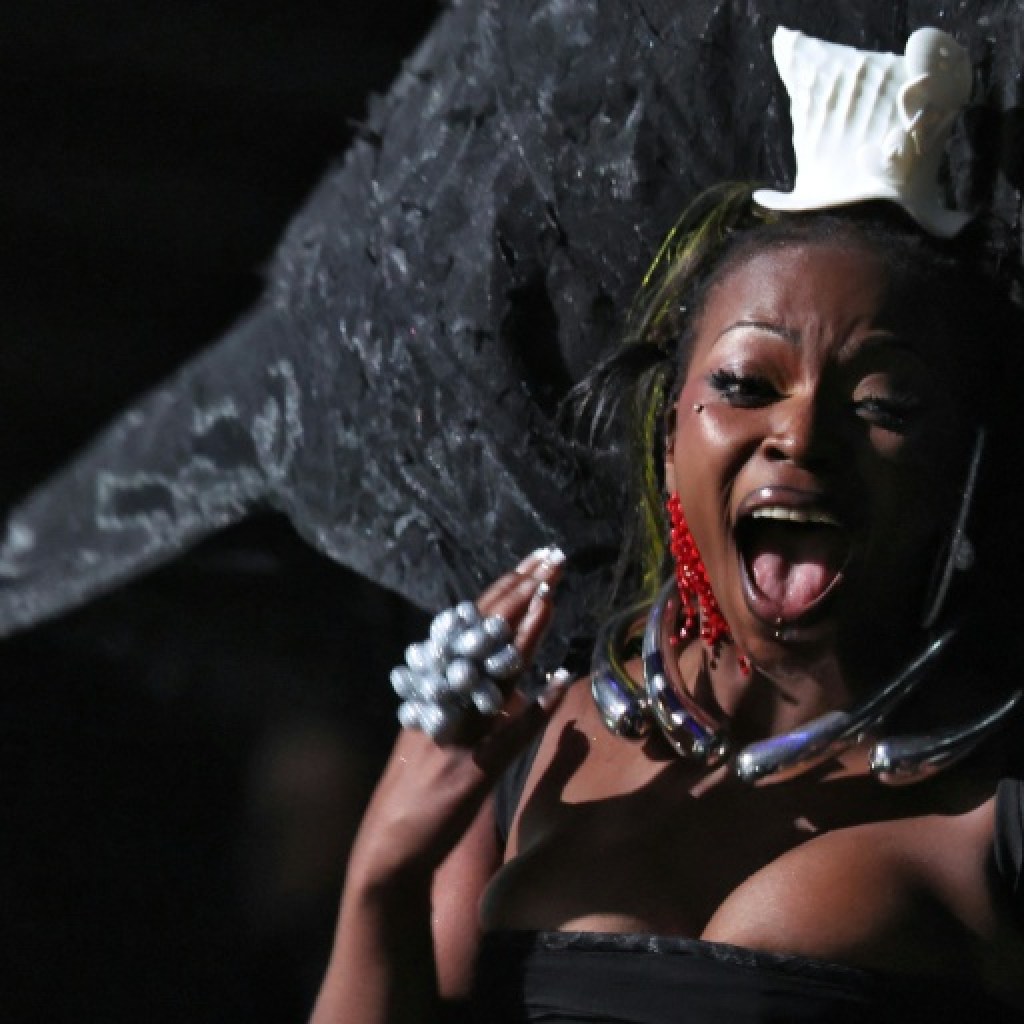 Theodora brille aux Flammes avec cinq trophées Theodora brille aux Flammes avec cinq trophées