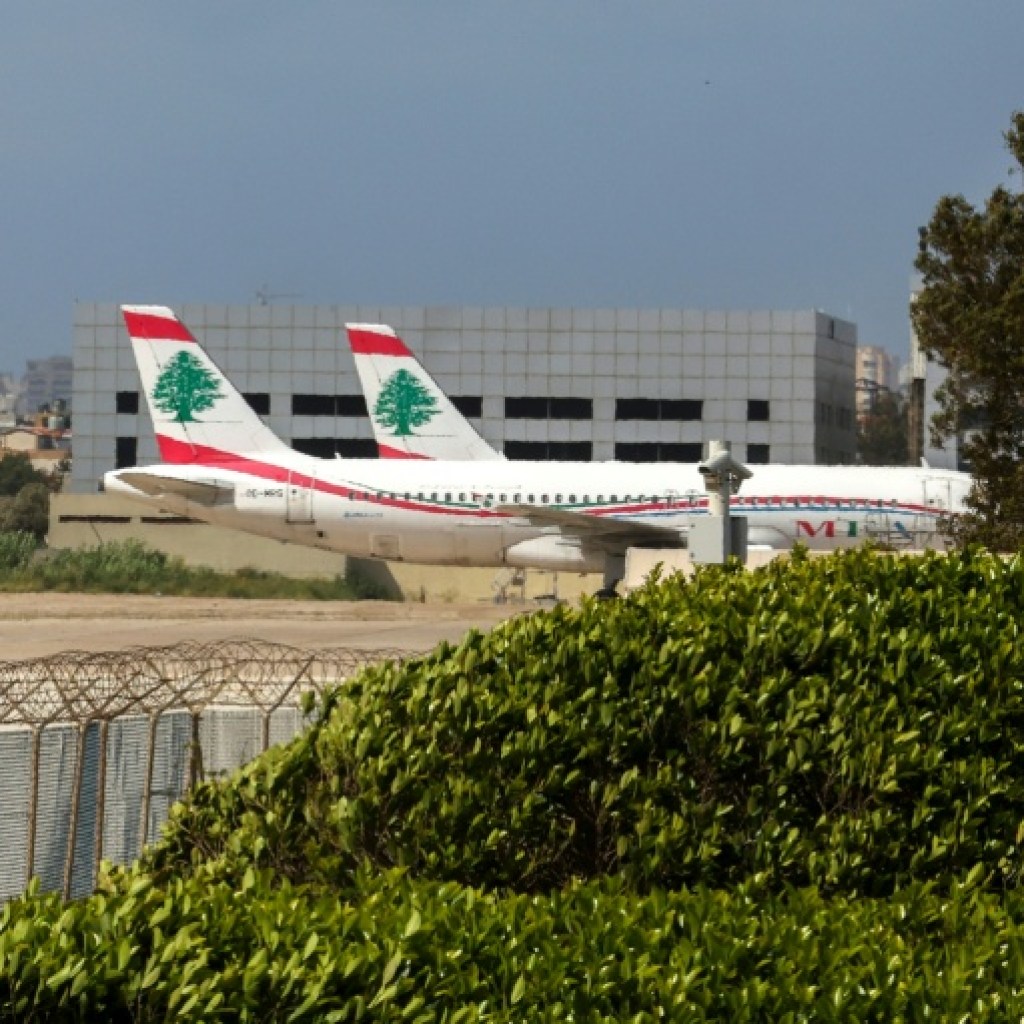 A l’aéroport de Beyrouth, les avions décollent et atterrissent malgré les bombardements israéliens A l’aéroport de Beyrouth, les avions décollent et atterrissent malgré les bombardements israéliens