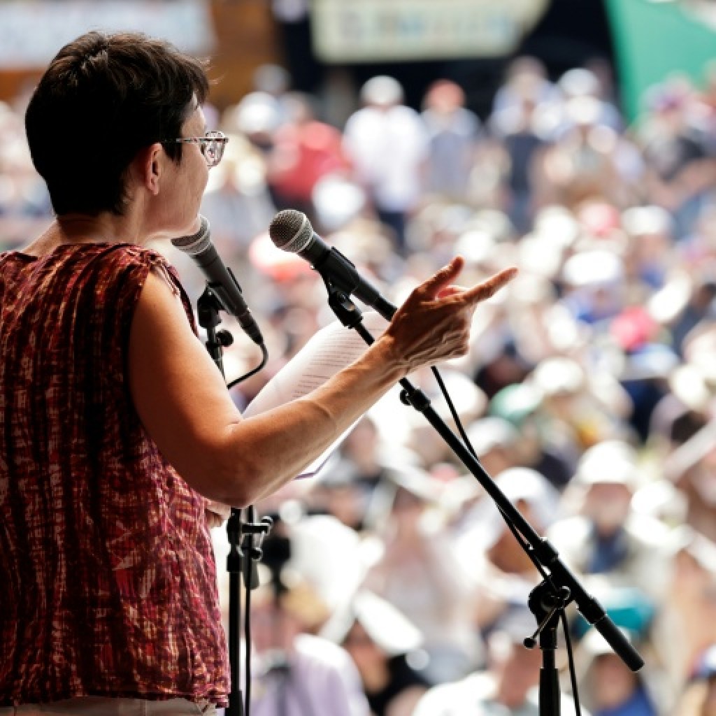 Nathalie Arthaud refuse de « jouer le jeu du cirque électoral » pour faire barrage au RN Nathalie Arthaud refuse de « jouer le jeu du cirque électoral » pour faire barrage au RN