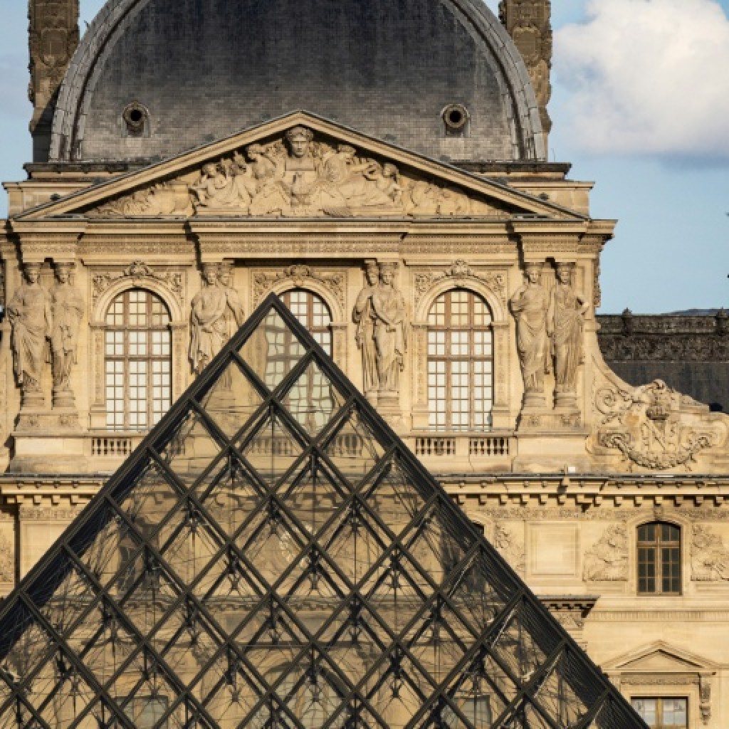 Escroquerie à la billetterie du Louvre: un agent du musée présenté à la justice Escroquerie à la billetterie du Louvre: un agent du musée présenté à la justice