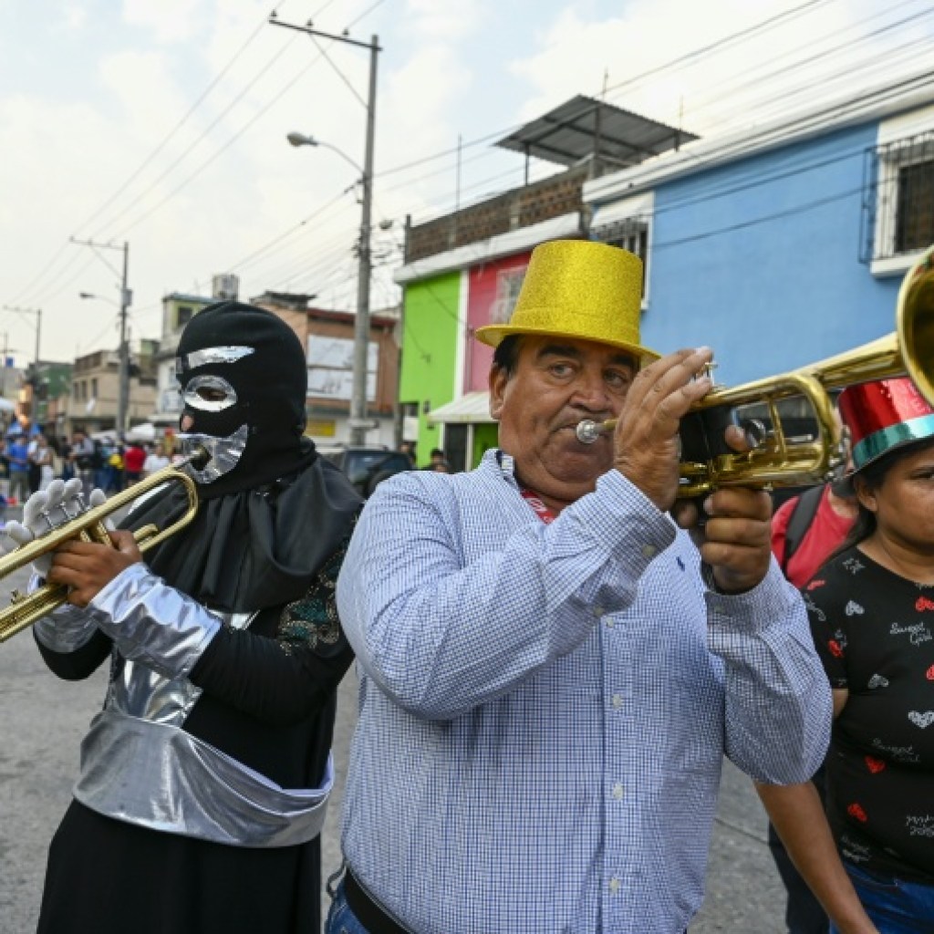 Guatemala: des centaines de personnes fêtent le départ de la procureure générale sous sanctions Guatemala: des centaines de personnes fêtent le départ de la procureure générale sous sanctions