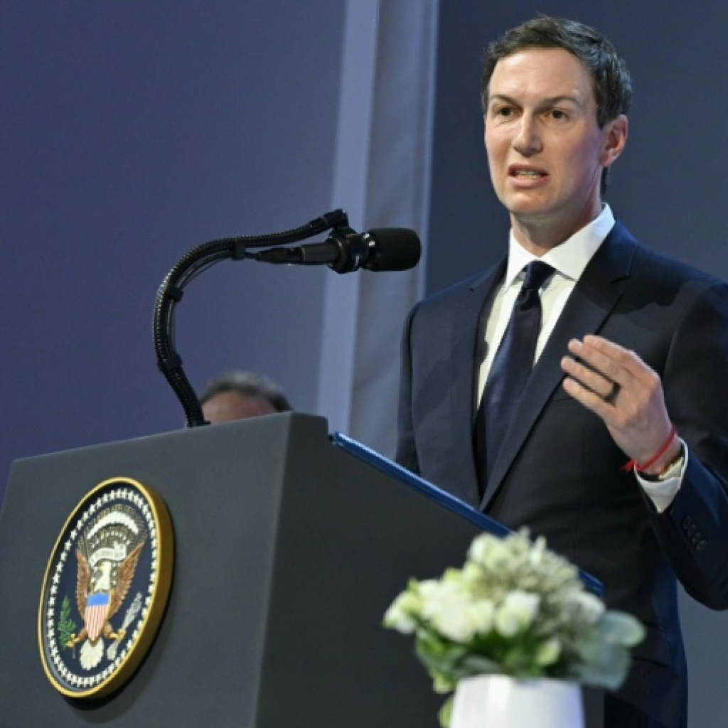 Des associations veulent suspendre le projet touristique du gendre de Trump sur une île albanaise Des associations veulent suspendre le projet touristique du gendre de Trump sur une île albanaise