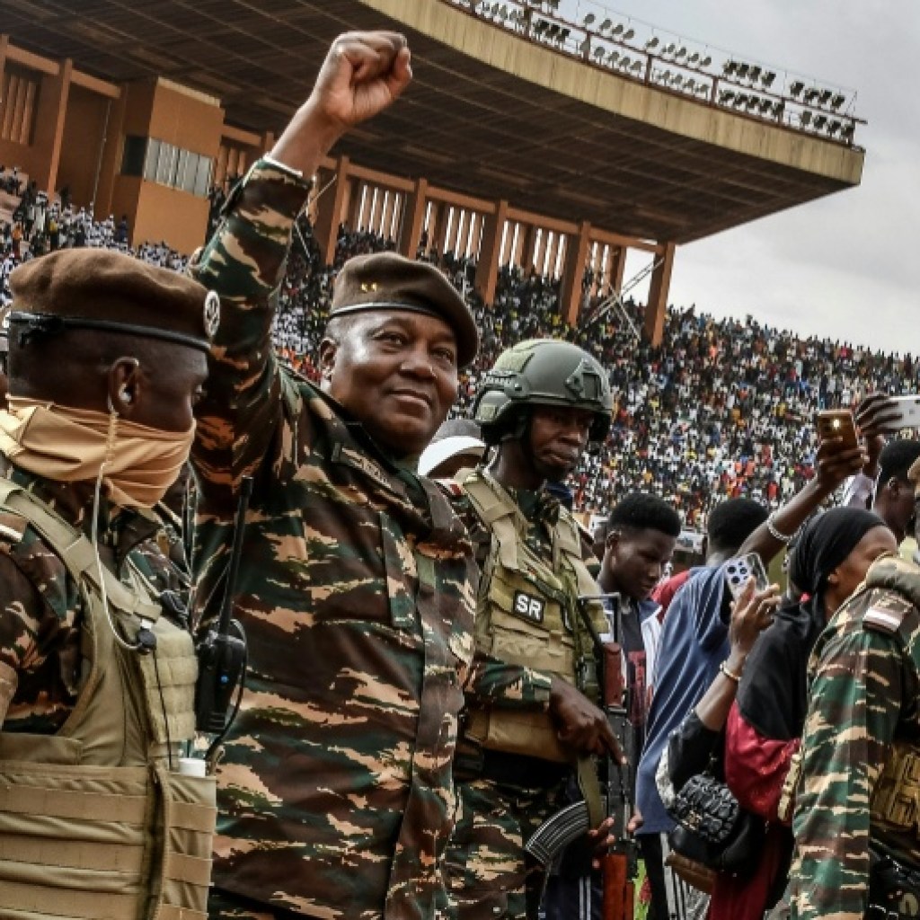 Attaque de l’aéroport au Niger : le chef de la junte félicite la Russie pour son aide et accuse la France Attaque de l’aéroport au Niger : le chef de la junte félicite la Russie pour son aide et accuse la France