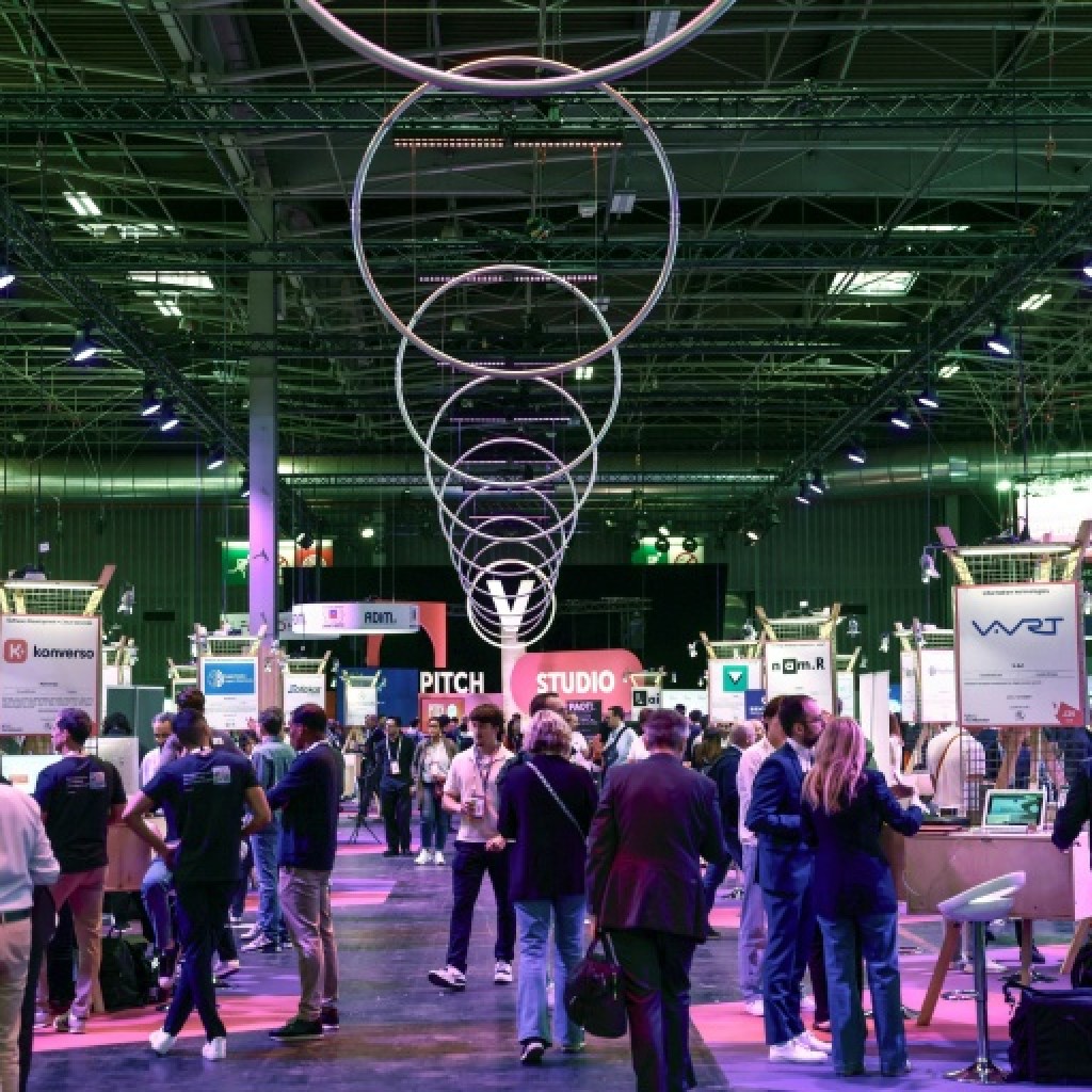 « IA superstar » et robots sur les Champs-Elysées pour les 10 ans de VivaTech « IA superstar » et robots sur les Champs-Elysées pour les 10 ans de VivaTech