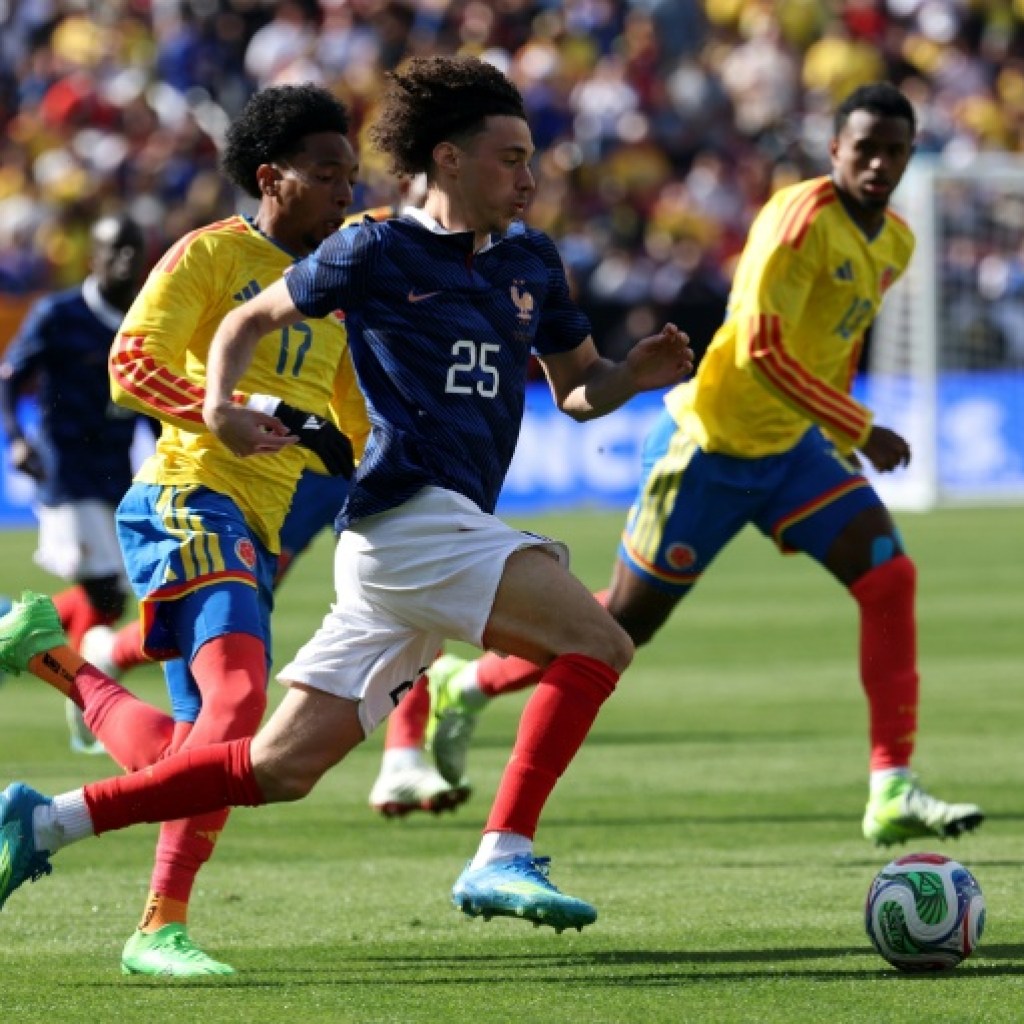 Foot: Akliouche marque des points en bleu Foot: Akliouche marque des points en bleu