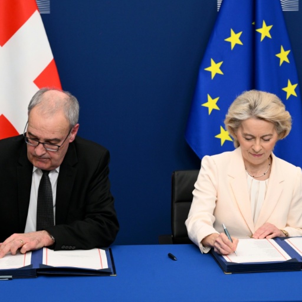 La Suisse et UE renforcent leurs liens via une série d’accords La Suisse et UE renforcent leurs liens via une série d’accords