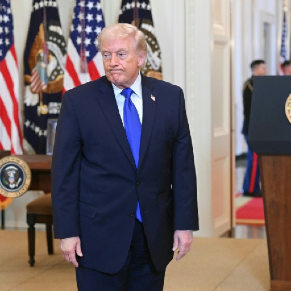 Les nouveaux droits de douane mondiaux voulus par Trump entrent en vigueur Les nouveaux droits de douane mondiaux voulus par Trump entrent en vigueur