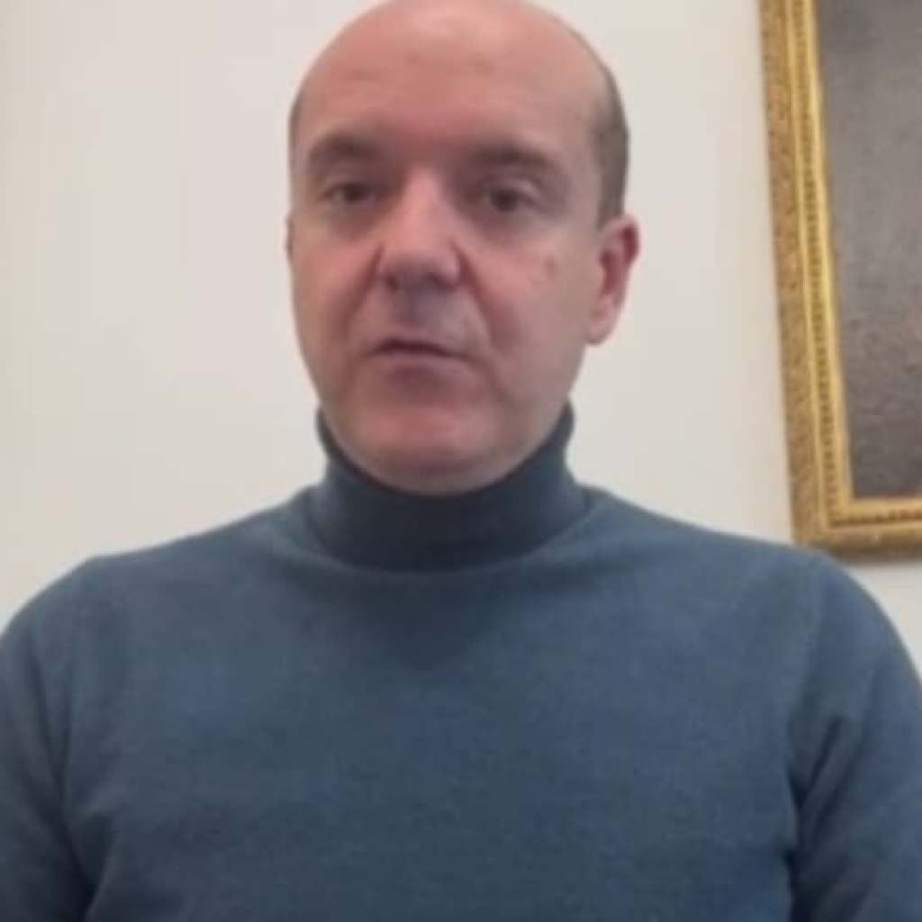 « Comme si le temps s’était arrêté définitivement »: le père de Giuseppe, grièvement blessé à Crans-Montana, témoigne un mois après l’incendie « Comme si le temps s’était arrêté définitivement »: le père de Giuseppe, grièvement blessé à Crans-Montana, témoigne un mois après l’incendie