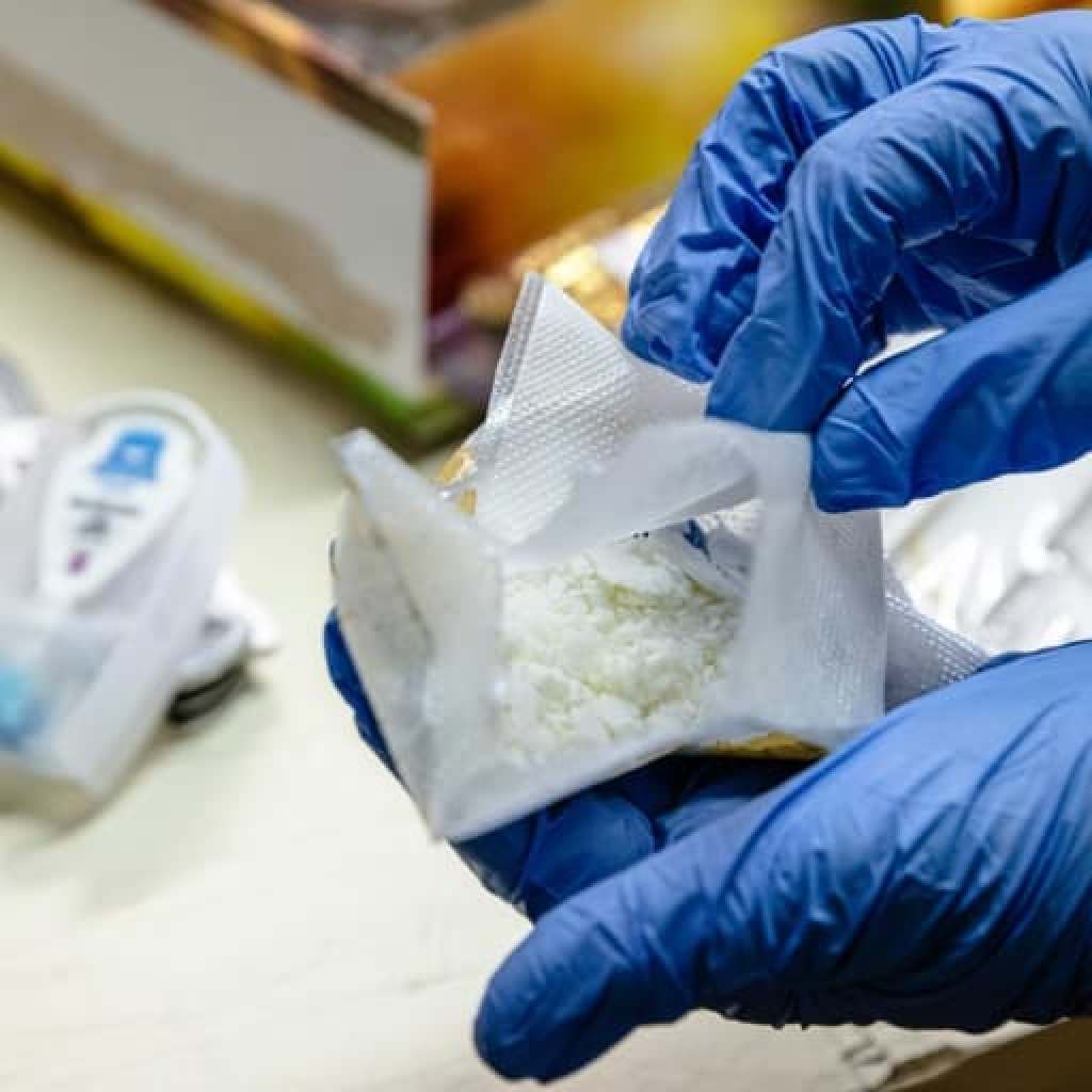 3,4 tonnes de cocaïne saisies en Atlantique par la Marine nationale, sept trafiquants placés en garde à vue 3,4 tonnes de cocaïne saisies en Atlantique par la Marine nationale, sept trafiquants placés en garde à vue