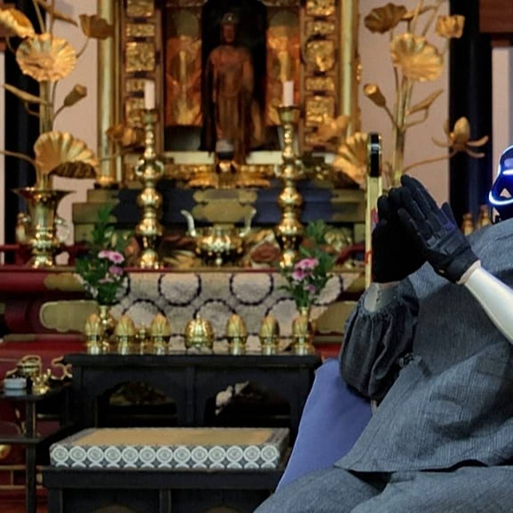 Japon : le moine robot « Buddharoid » fait ses débuts à Kyoto Japon : le moine robot « Buddharoid » fait ses débuts à Kyoto